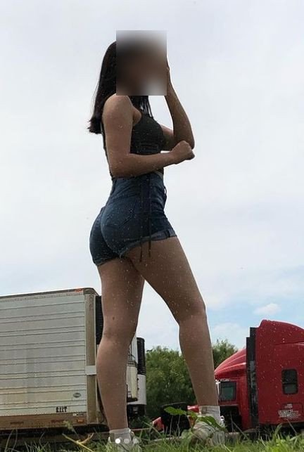 <a href='https://sexyplace.club/usuario5/post/573'>
<i class='fas fa-chevron-down'></i> Foto 4</a>